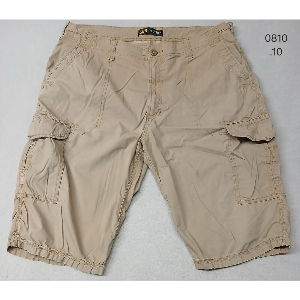 Lee's (40) Men's Tan Khaki Cargo Style Shorts